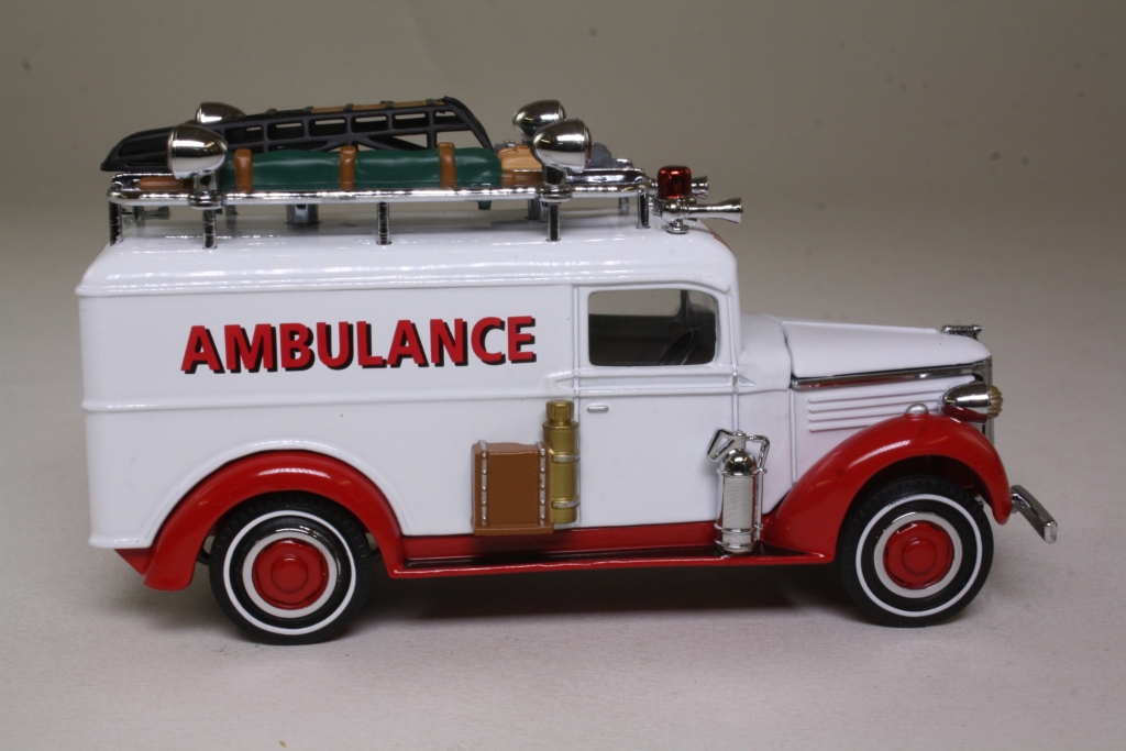 Matchbox Collectibles YYM35192; 1937 GMC Van; Fire Service Ambulance